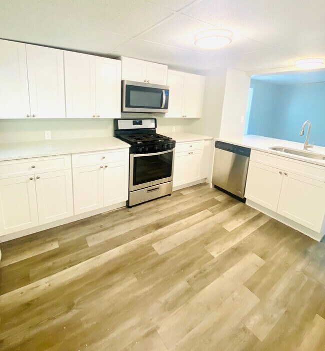 Interior Photo - 126 Leyden St