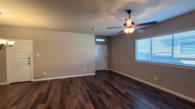 Foto del edificio - 9720 Grosbeak Ln