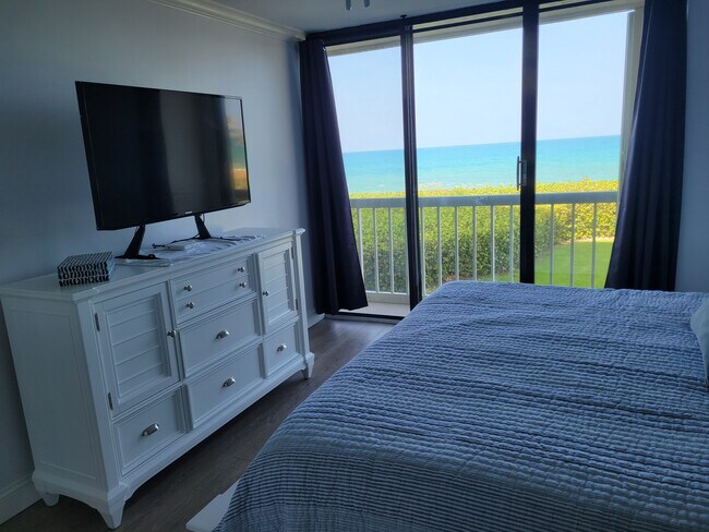 Vista del dormitorio principal - 10600 S Ocean Dr