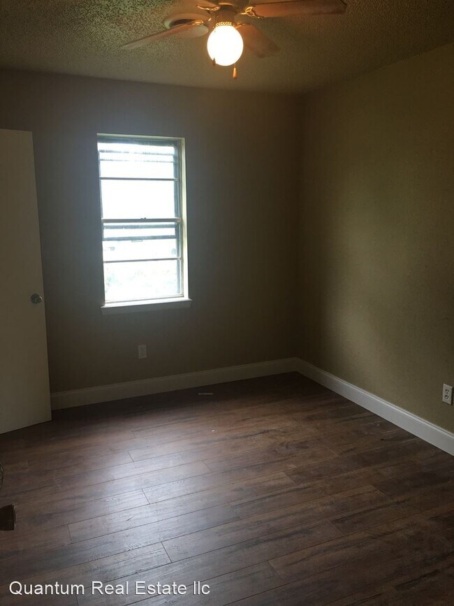 Building Photo - 3 br, 1.5 bath House - 1011 N STREET
