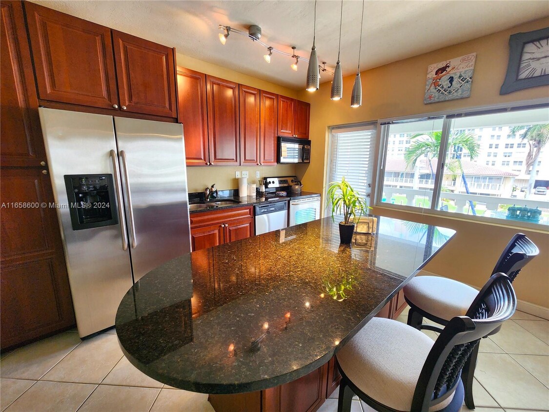 Foto principal - 2881 NE 32nd St