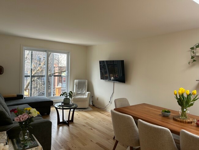 Photo du bâtiment - 4077 Av Des Érables