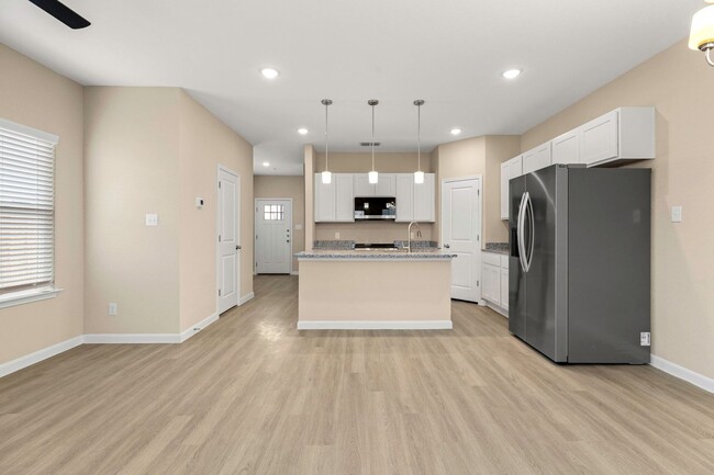 Building Photo - 2810 Armaan Way