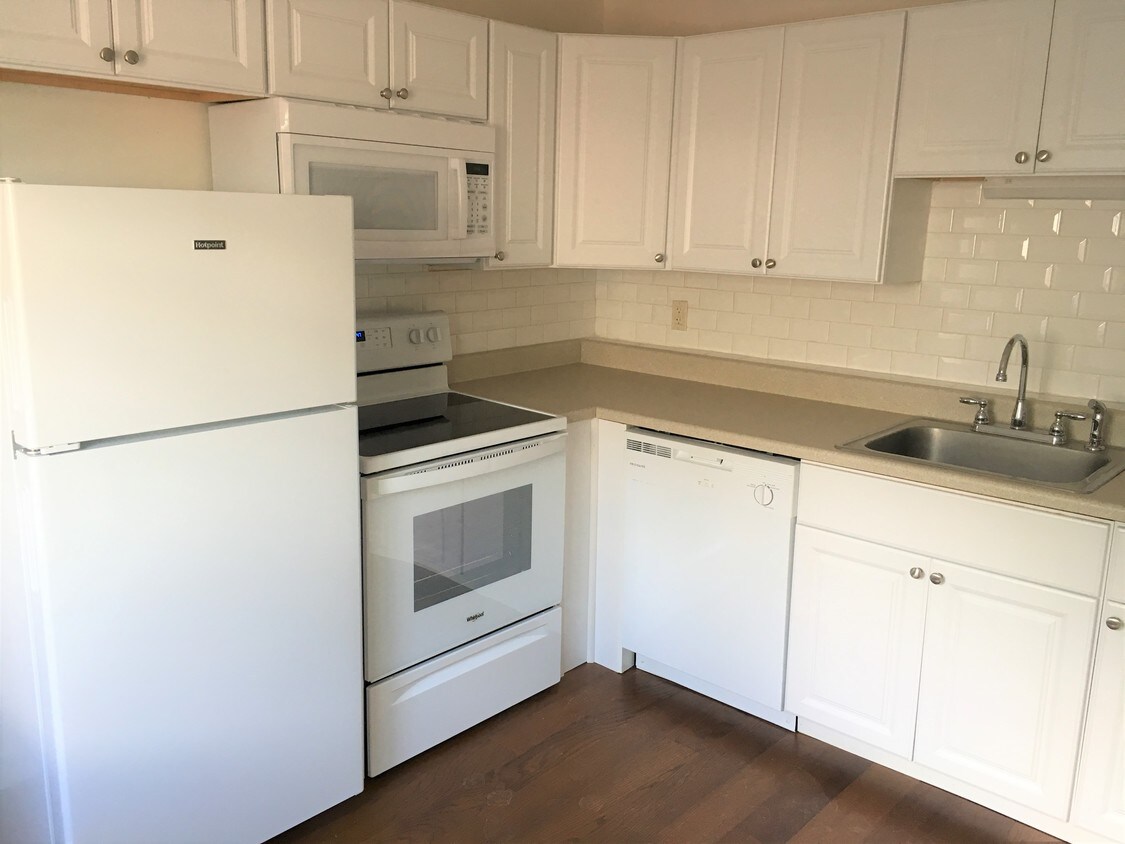 300 Smithfield Rd Unit 328, North Providence, RI 02904 Condo for Rent