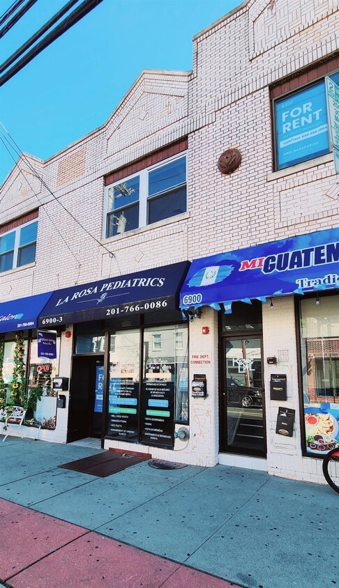 Primary Photo - 6900 Park Ave