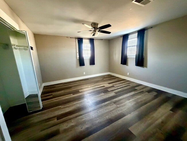 Building Photo - Single-Family House for Rent