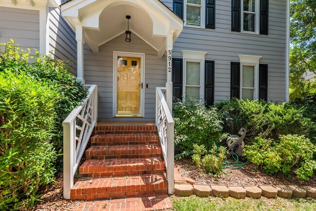 Foto del edificio - Beautiful 4-bedroom home near Crabtree!