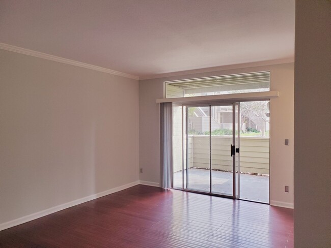 Foto del edificio - First Floor Condo