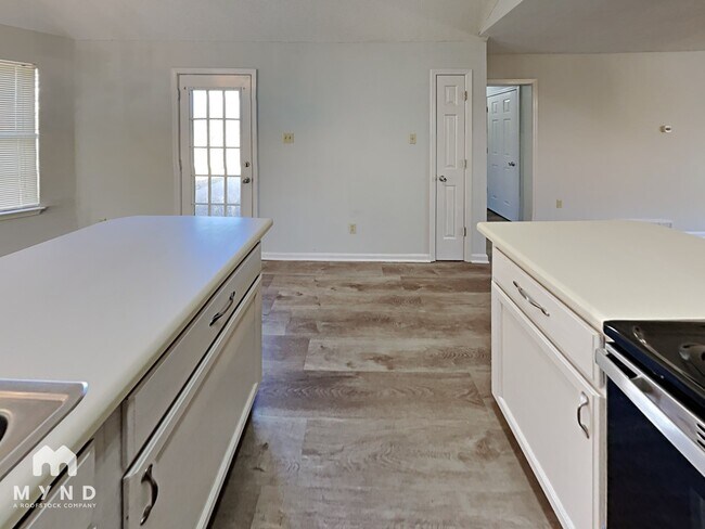 Building Photo - 275 Oakland Hills Dr