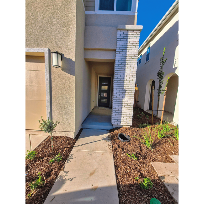 Building Photo - Modern 3-Bedroom Home in the Exclusive Elev8ions Neighborhood of Clovis!