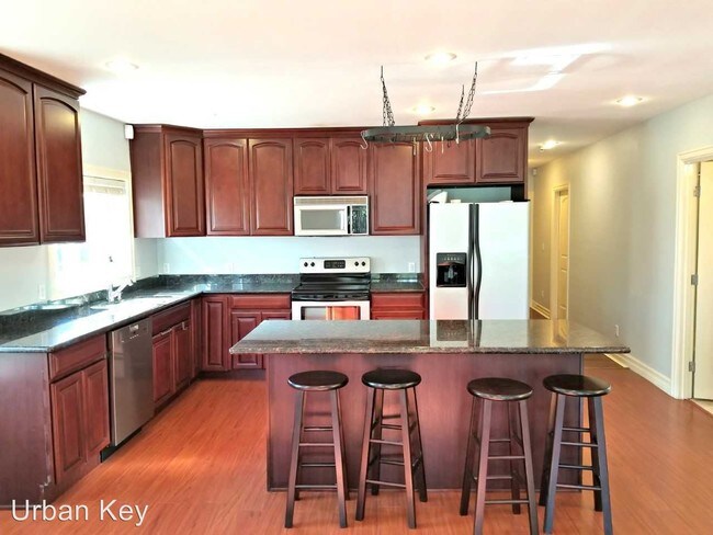 Building Photo - 3 br, 2 bath House - 10043 41st Ave SW