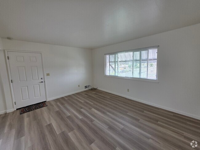 Building Photo - 6167 Mauritania Ave