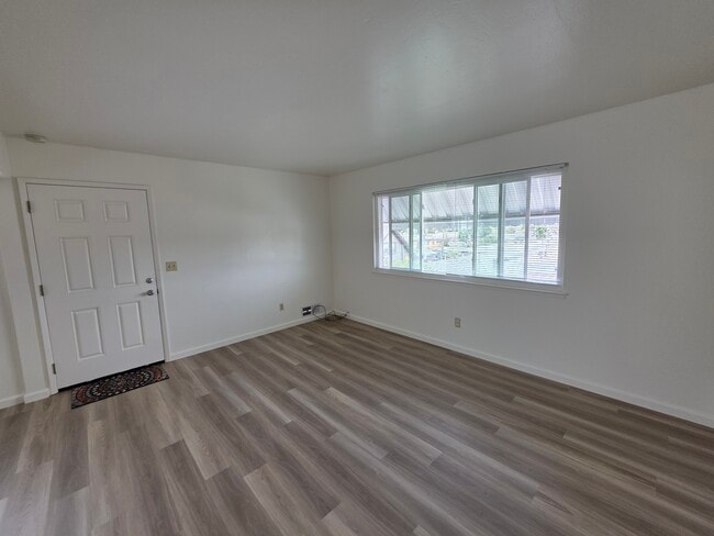 Building Photo - 6167 Mauritania Ave