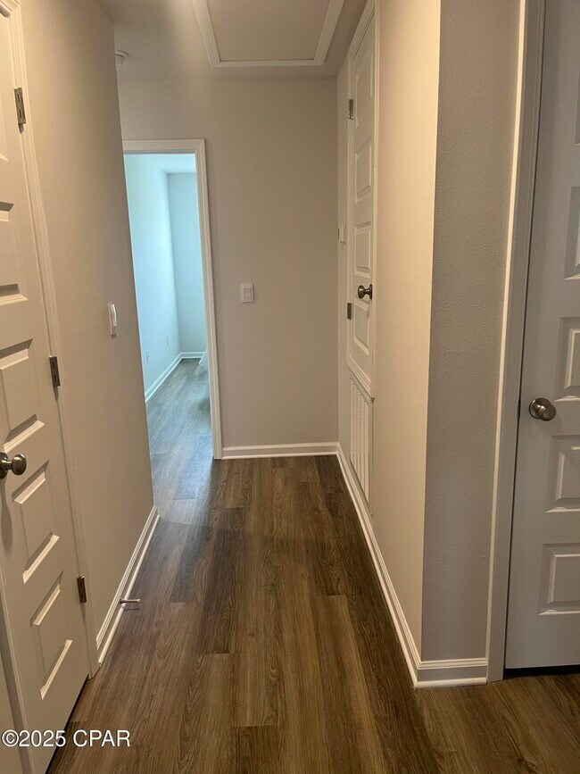 Building Photo - 1709 Jakes Dr