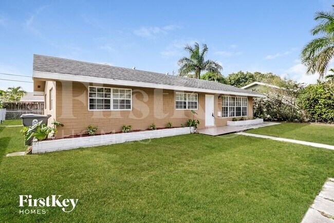 Foto del edificio - 4962 Pineaire Ln