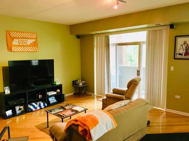 Building Photo - 77 N Quentin Rd