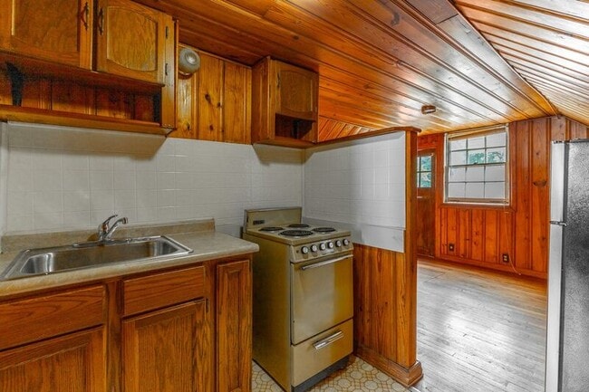 Building Photo - 538 Wando Dr