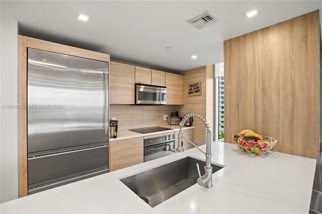 Foto del edificio - 16385 Biscayne Blvd