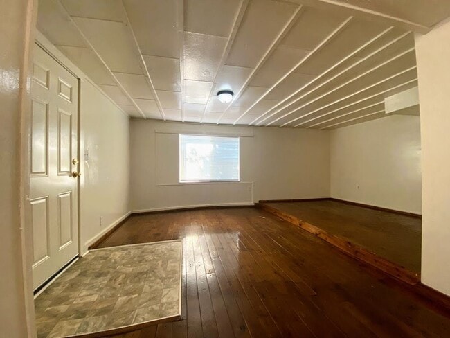 Building Photo - 1 br, 1 bath House - 1632 SE Main St #5
