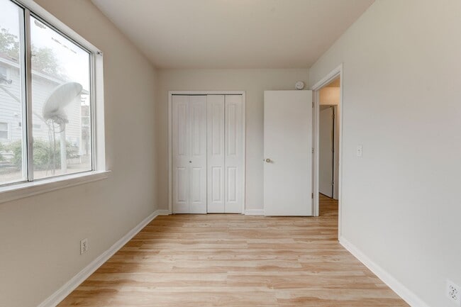 Building Photo - 3301 El Salido Pkwy