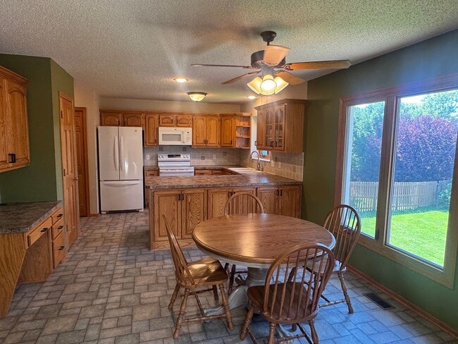 Building Photo - Exceptional 3+! Bedroom Inside & Out on a Private Cul-de-Sac Lot