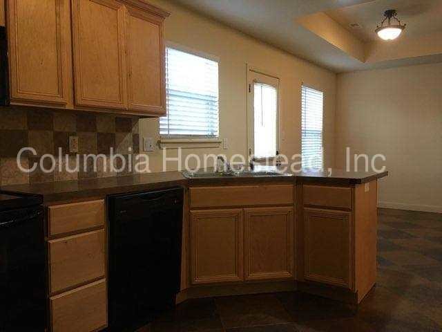 Foto del edificio - 3 bedroom duplex in a private neighborhood