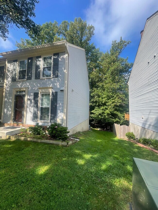 Photo - 3 LEVEL TOWNHOUSE WITH FULL BASEMENT WITH ...