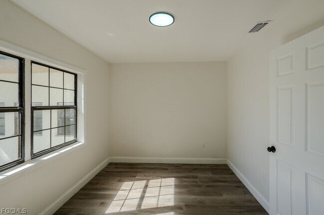 Building Photo - 599 Carolina Ave