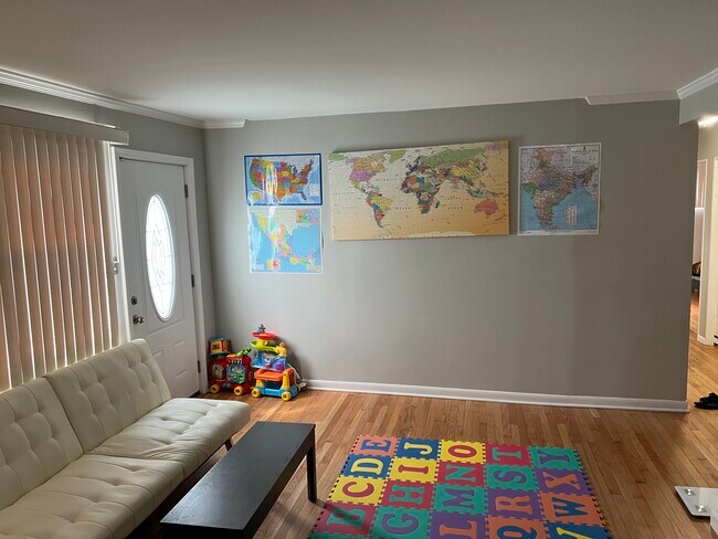 Living room - 9327 Harlem Ave