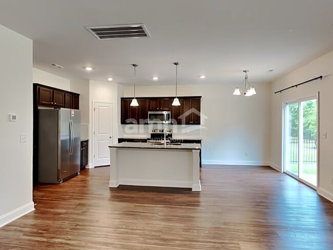 Foto del edificio - 4037 Birchfield Pl