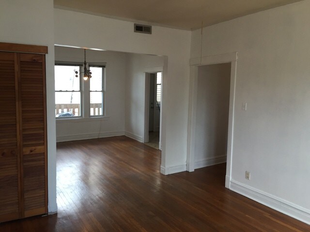 Building Photo - 3650 N Kilpatrick Ave