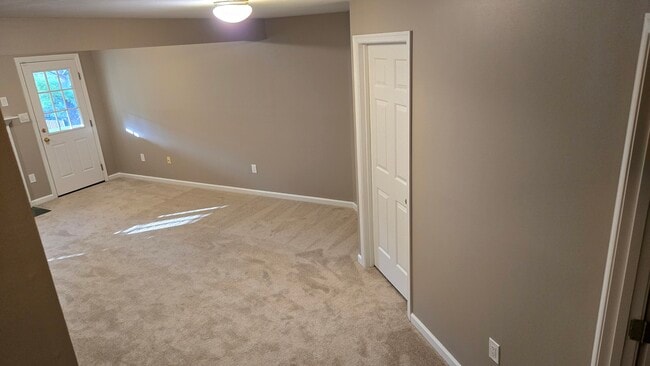 Foto del edificio - 9443 Birchwood Ln