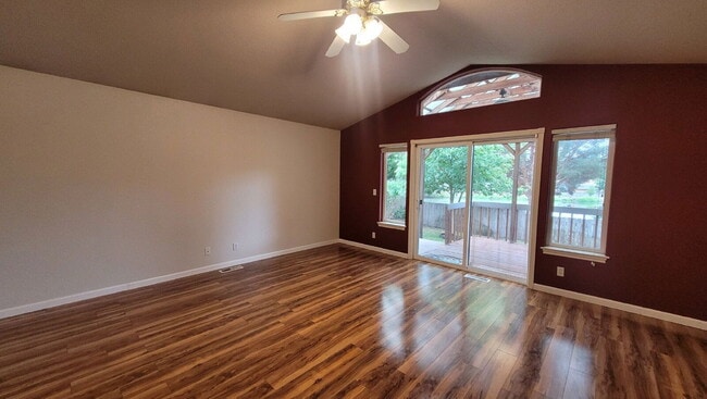 Building Photo - 310 Village Dr