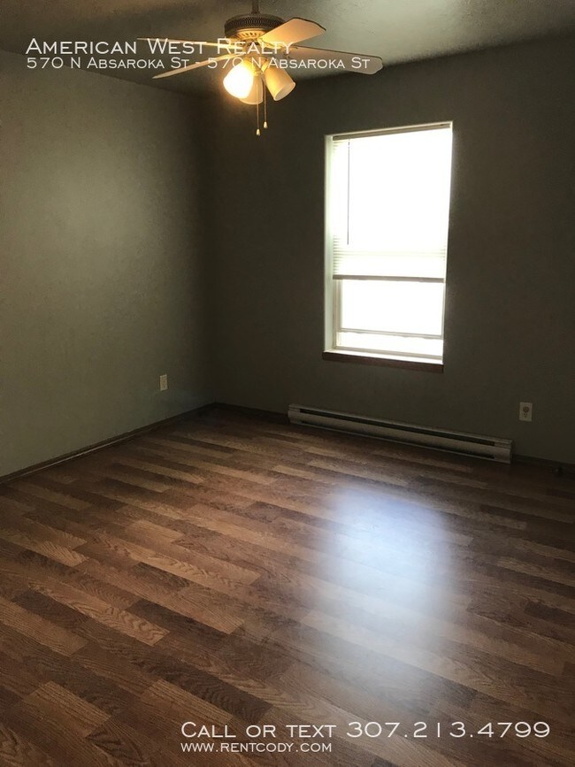 Building Photo - 2 bedroom apartment with utilities