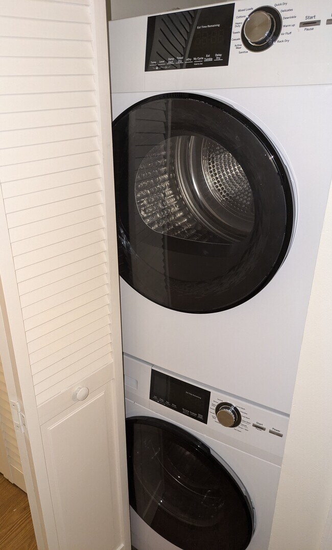 Washer & dryer - 1912 9th St NW