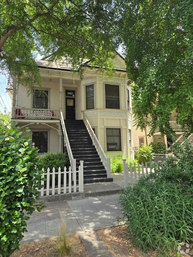Building Photo - 1907 10th St