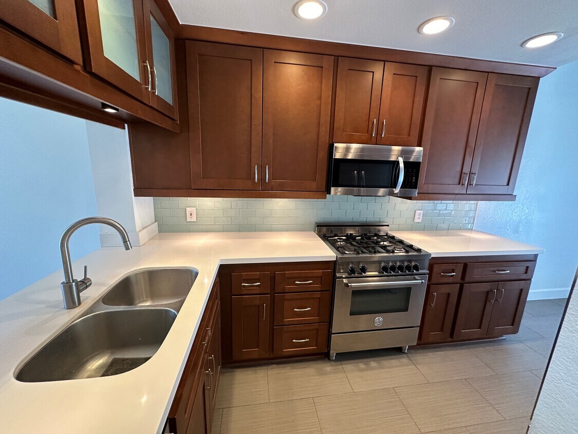 2100 E Hill St, Signal Hill, CA 90755 Townhome Rentals in Signal Hill