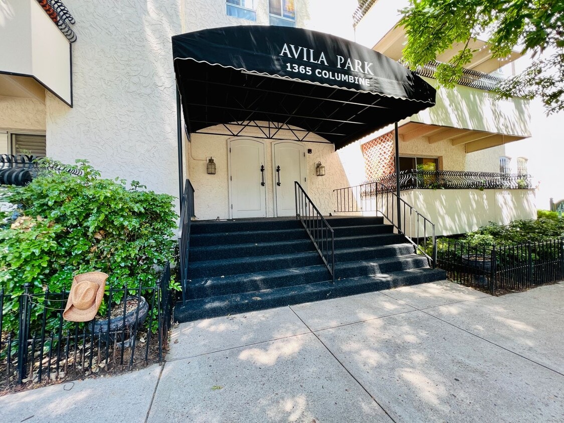 Primary Photo - CHARMING 2 BED APT IN THE HEART OF CONGRES...