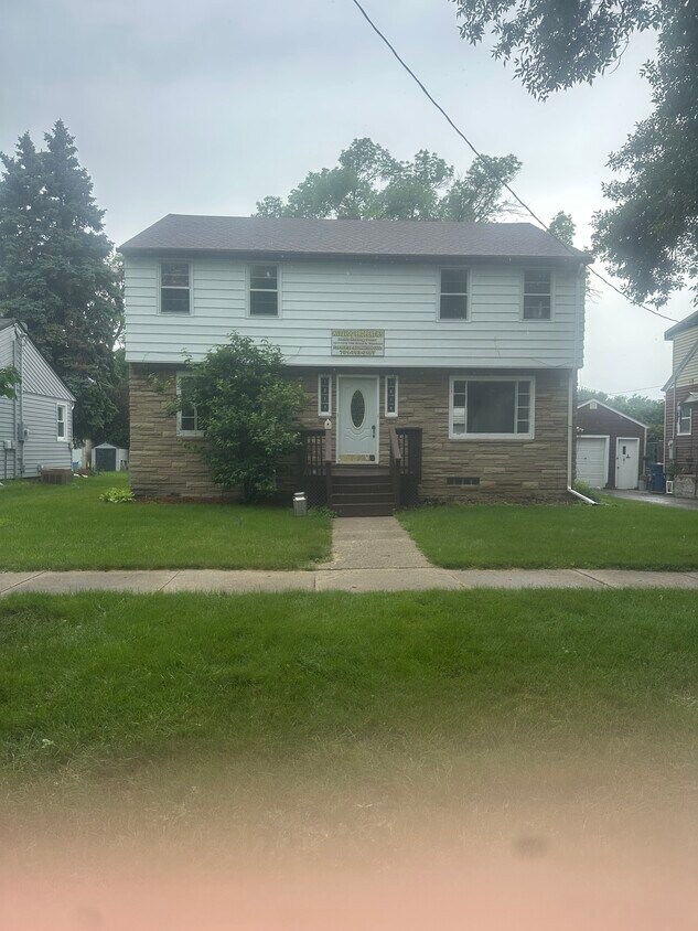Primary Photo - 1019 10th St N