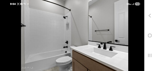 Foto del edificio - 19321 W Luke Ave