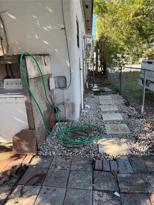 Building Photo - 6027 NW 22nd Ave