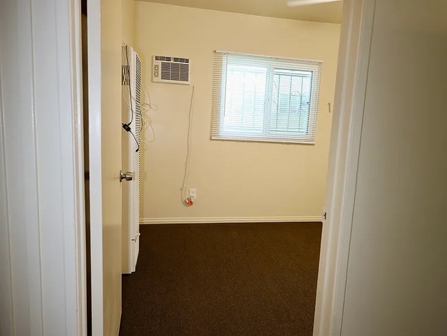 Building Photo - 7913 Jamieson Ave