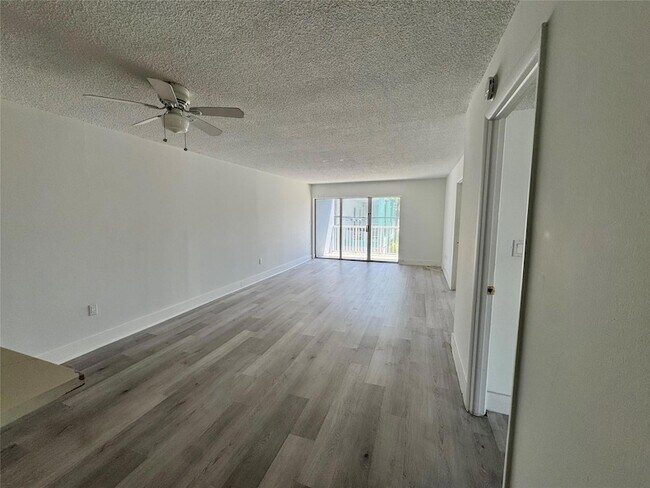 Foto del edificio - 6855 Abbott Ave