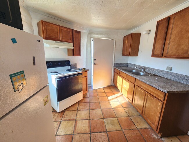 Building Photo - 73752 Crestview Dr