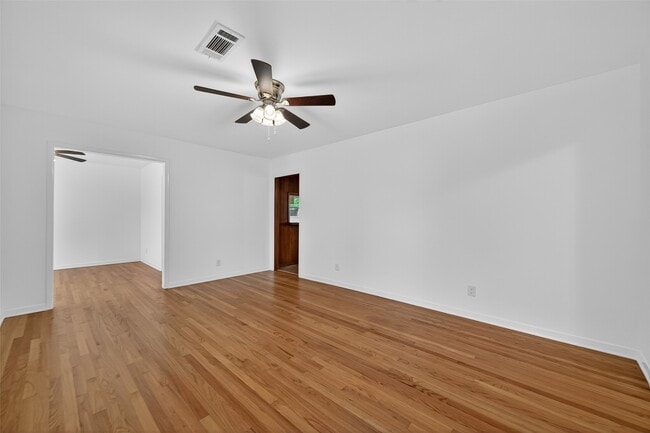 Foto del edificio - 8210 Edgemoor Dr