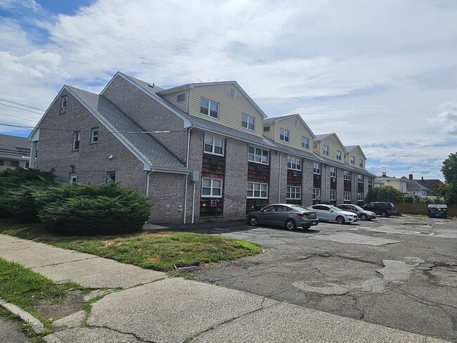 Building Photo - 3245 Main St