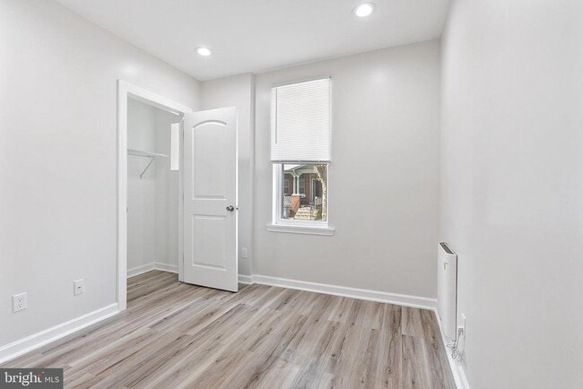 Foto del edificio - 1242 W Airdrie St