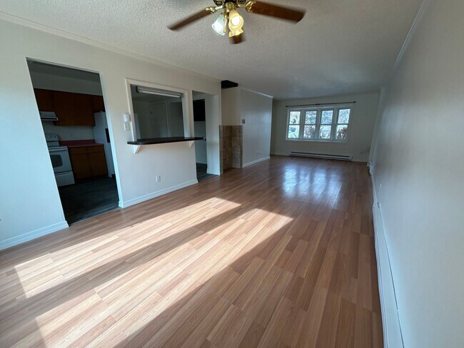 Foto del edificio - 3 Bed 1.5 Bath Townhome In Excellent Neighborhood