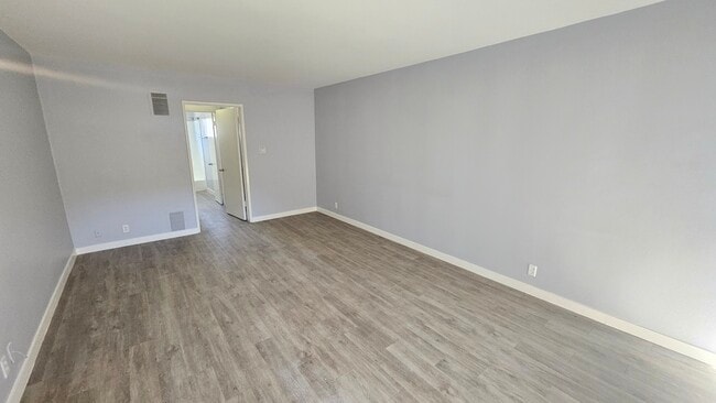 Foto del edificio - 545 Hayworth Ave