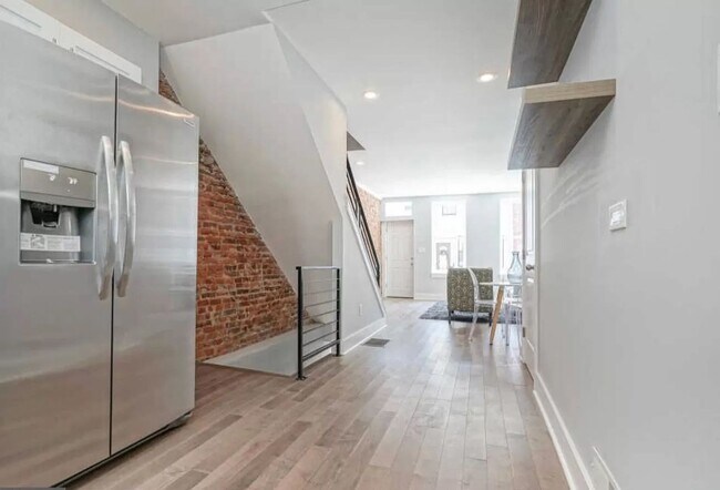 Building Photo - Point Breeze Home